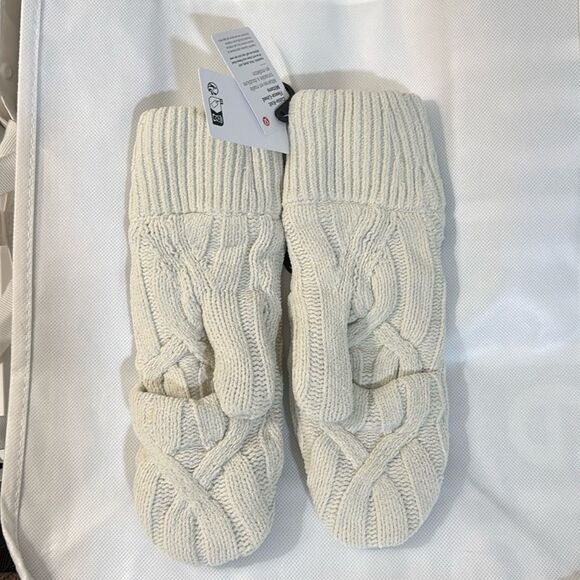 NWT Lululemon Cable Knit Fleece Lined Mittens Sz Extra Small XS/S Bone - Picture 2 of 5